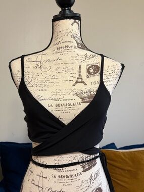 Black Slinky Wrap Crop Top by BOOHOO